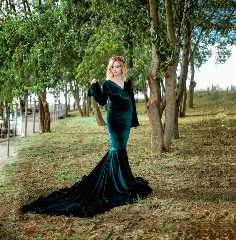 Elegant Lace Maxi Maternity Gown for Stunning Pregnancy Photos - Long Sleeve Dress for Expecting Moms